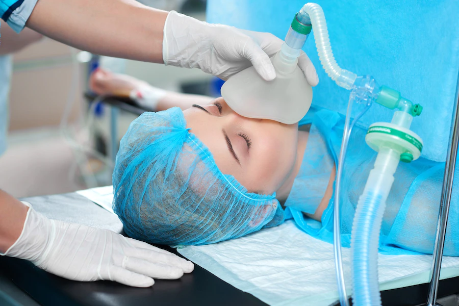 Jakie znieczulenie stosuje się do operacji korekcji nosa?