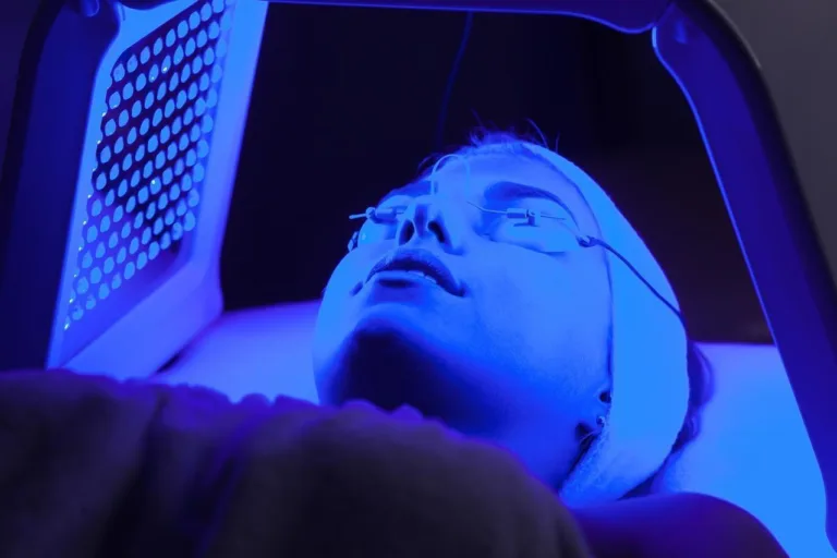 Terapia światłem LED - czy istnieją przeciwwskazania do terapii światłem LED?